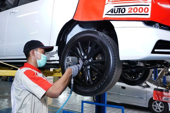 Penyebab utama ban mobil benjol adalah tekanan udara ban yang justru karena kurang