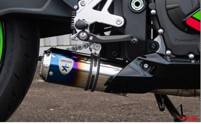 Ilustrasi knalpot bikinan Trickstar