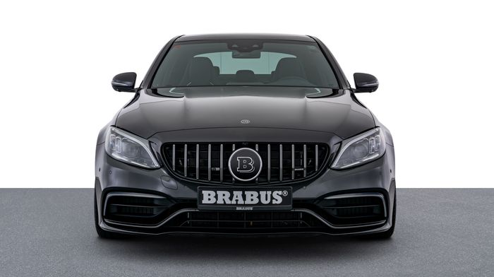 Tampilan depan Mercedes-Benz C-Class besutan Brabus