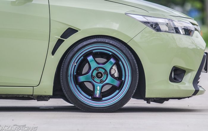 Toyota Vios pakai pelek W Work S1R ukuran 17x8 inci yang dicat bunglon