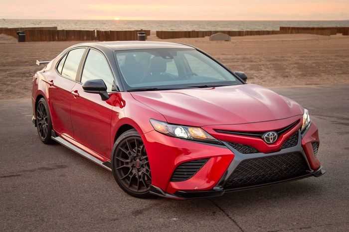 Toyota Camry TRD cuma diproduksi 6.000 unit