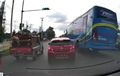 Jadi Ngerti, Ini Alasan Sopir Bus Suka Ngeblong dan Nyalip Seenaknya di Jalan