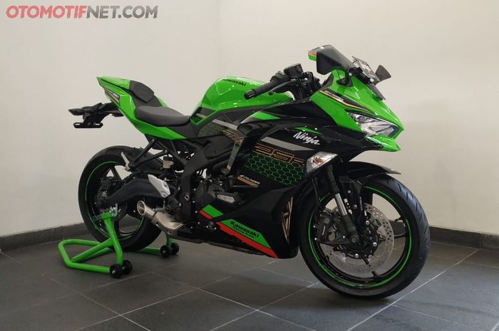 Kawasaki Ninja ZX-25R ABS SE Lime Green/Ebony atau KRT