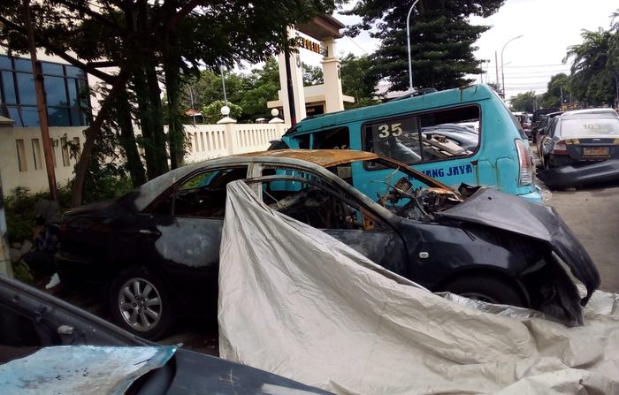 Toyota camry yang ditumpangi anak Gubernur Kalimantan Utara