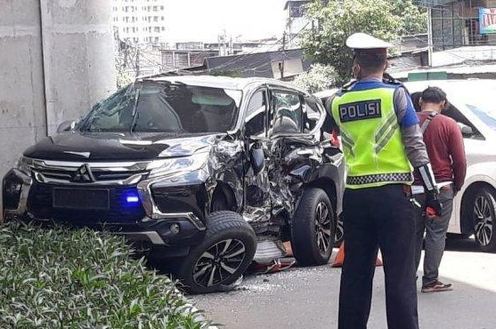 Mobil Pajero Sport yang mengalami kecelakaan di Kebayoran Lama, Jakarta Selatan, Selasa (10/3/2020) 