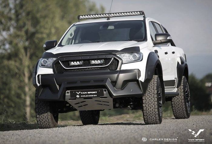 Tampilan depan Ford Ranger didesain ulang hingga terlihat sangar