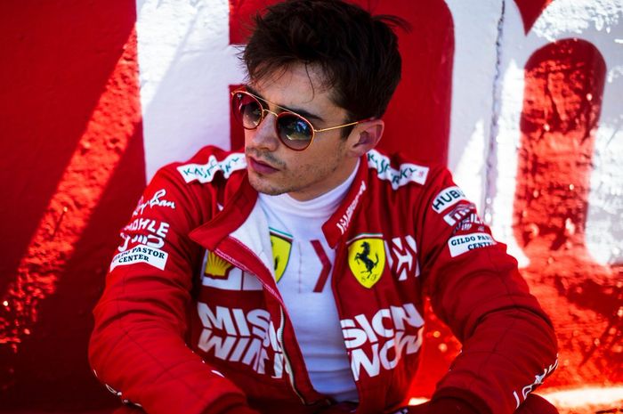 Pembalap Ferrari, Charles Leclerc menyebut tim Ferrari tertinggal dari Mercedes di F1 Monako akhir pekan ini