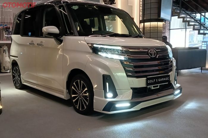Toyota Roomy 1.0 Turbo dengan body kit GR