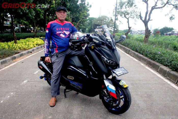 Sulaeman dengan Yamaha XMAX modifikasinya