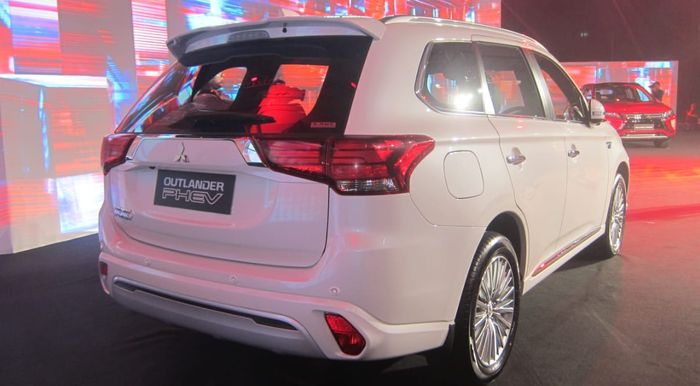 Mitsubishi Outlander PHEV Dibanderol Rp 1,2 - 1,3 Miliar