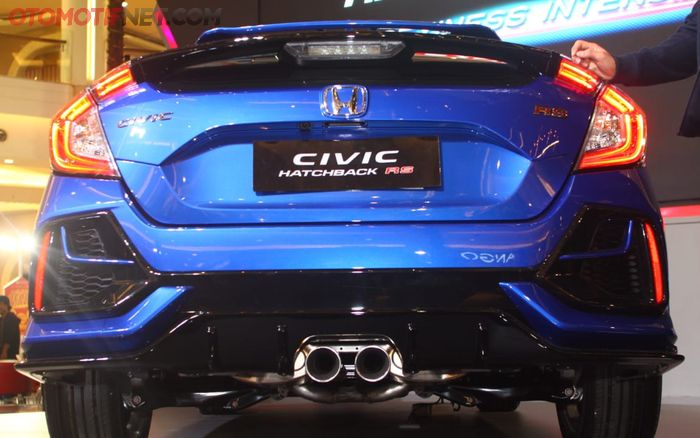 Untuk di buritan, lebih menyerupai Honda Civic Type R