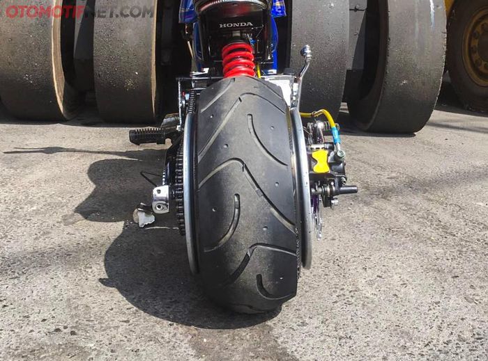 Ban belakang memiliki konsep ala hellaflush.