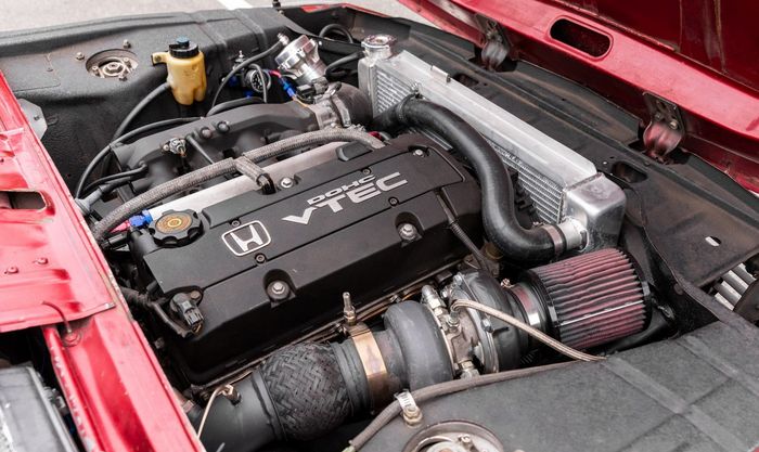 Jantung pacu Honda S2000 terpasang di kap mesin BMW 2002