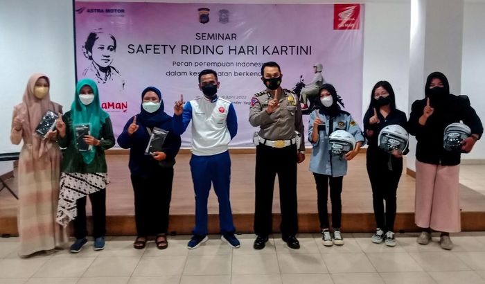Seminar yang ditujukan untuk wanita agar tak dicap sebagai penyebab keruwetan di jalan raya