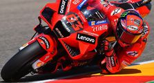 Hasil Balapan MotoGP Aragon 2021 - Dapat Serangan Bertubi-tubi dari Marc Marquez, Francesco Bagnaia Raih Kemenangan Pertamanya di Kelas Premier