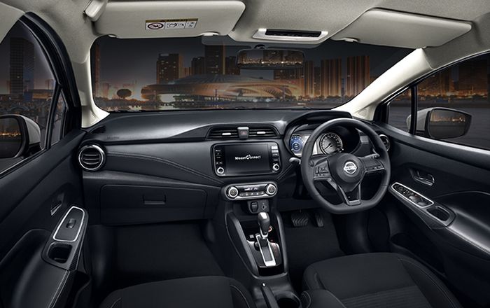 Tampilan interior Nissan Almera Sportech  masih standar pabrikan