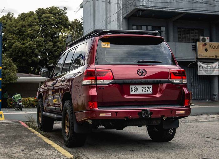 Tampilan belakang modifikasi Toyota Land Cruiser