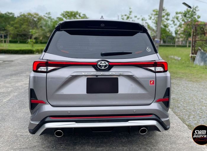 Tampilan belakang modifikasi All New Toyota Veloz dipasang body kit Thailand