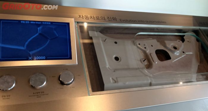 Pelat bodi mobil Hyundai. Tak semua pabrikan mobil membuat sendiri pelat bodi 