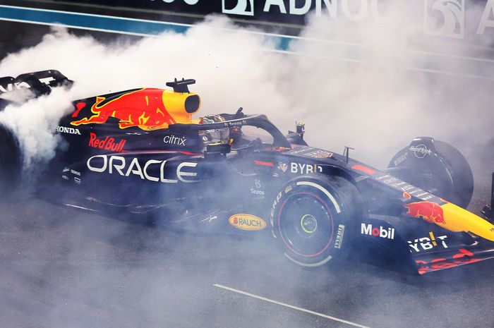 Juara F1 Abu Dhabi 2022 Max Verstappen merayakan balapan penutup musim F1 2022 di Sirkuit Yas Marina
