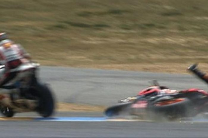 Dani Pedrosa terjatuh parah di MotoGP Barcelona 2011