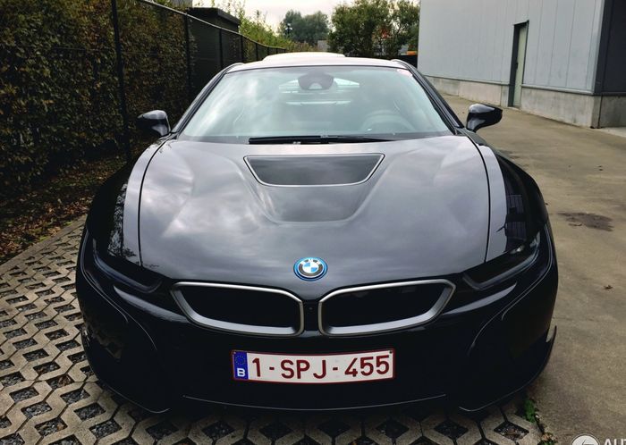 Fascia BMW i8 serba hitam hasil garapan AC Schnitzer