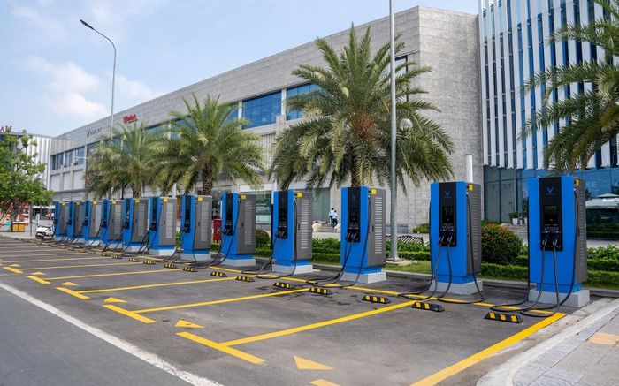 Ilustrasi stasiun pengisian daya mobil listrik dari V-Green.