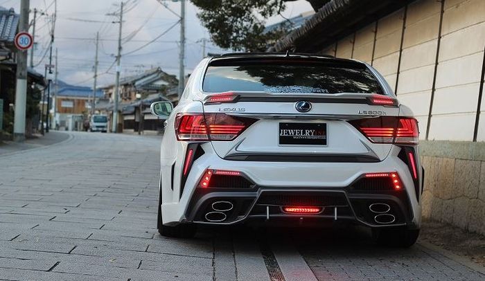 Bagian belakang Lexus LS460 bedahan  Blackpearl