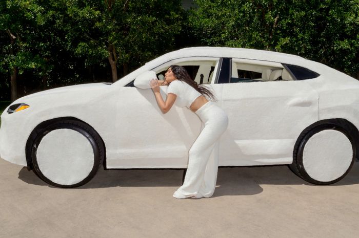 Modifikasi Lamborghini Urus dipenuhi bulu milik Kim Kardashian