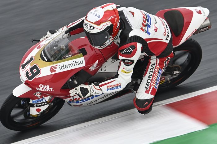 Andi Gilang tampil impresif dengan menempel pembalap tercepat, sedangkan Mario Aji belum maksimal di sesi Warm Up Moto3 Emilia Romagna 2021