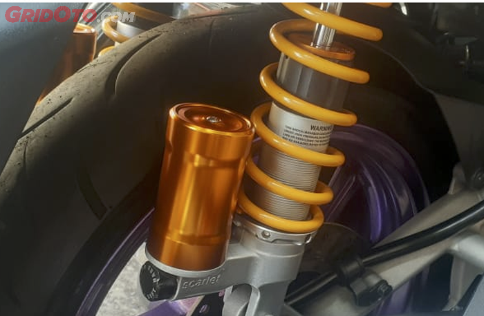 Sokbreker belakang ikut diganti biar warna kaki-kaki makin menarik