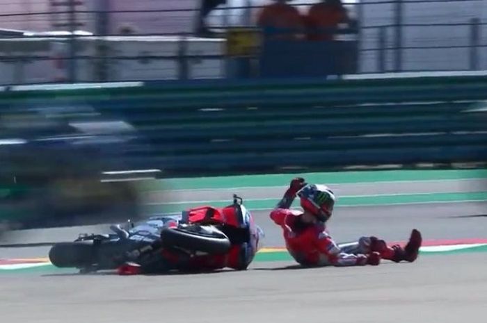 Jorge Lornzo jatuh di awal balap MotoGP Aragon.
