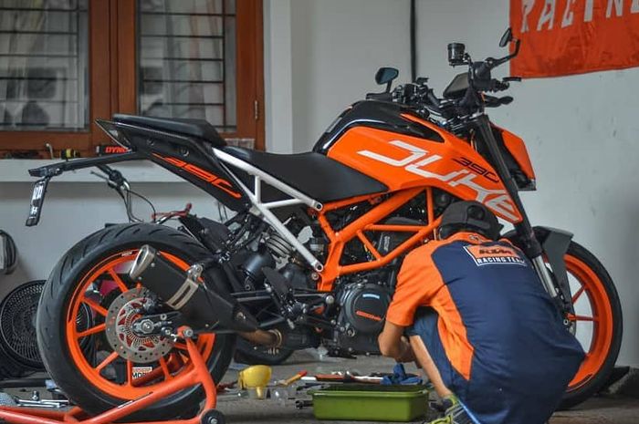 Tidak hanya jual part dan aksesori, Monkeywork Garage Juga Bisa Servis Ringan KTM