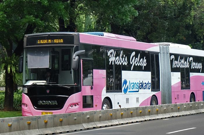 Armada busway TransJakarta akan mengkaji bus listrik bila trennya sudah ke arah kendaraan listrik