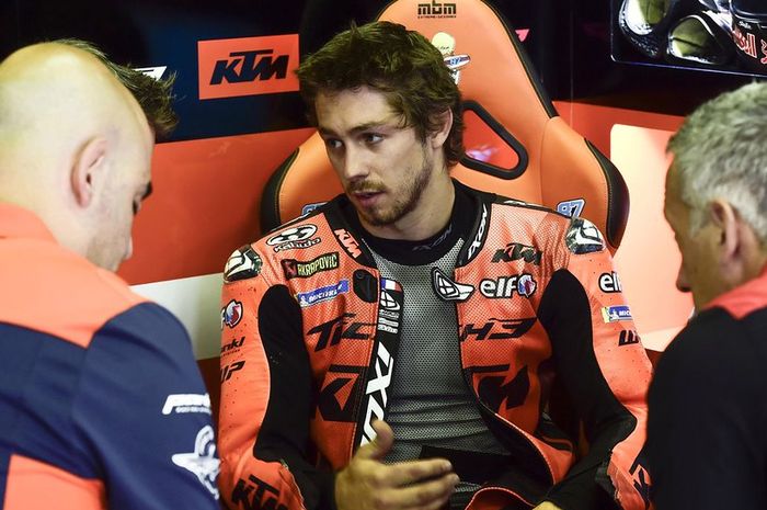 Remy Gardner menilai kalau KTM dan Tech3 Racing membuangnya. Ia tak diberi kesempatan tahun depan dengan alasan sepele. 