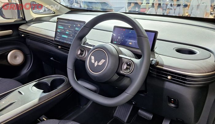 Bagian kemudi dan entertaiment system pada Wuling Cloud EV Lite 
