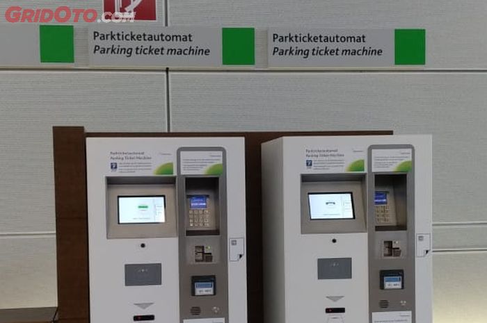 Mesin pembayaran parkir kendaraan di Intermot, Koeln, Jerman