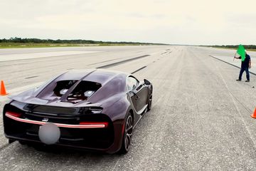 Penasaran Sama Suara Bugatti Chiron Saat Digeber Hingga 400 Km/jam ...
