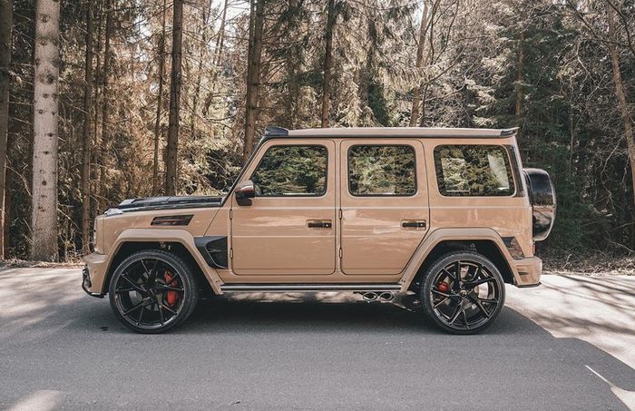 Tampak samping Mercedes-AMG G63 hasil kreasi Mansory