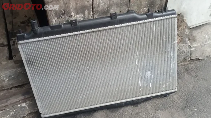 Simak Tips Menghindari Radiator Mobil Overheat Saat Kondisi Macet