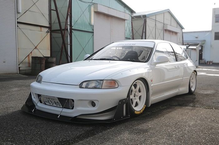Modifikasi Honda Civic Estilo putih tampil sangar milik Kei Miura, owner Rocket Bunny