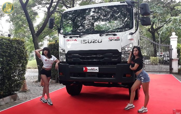 New Isuzu GIGA Tractor Head memiliki 4 varian