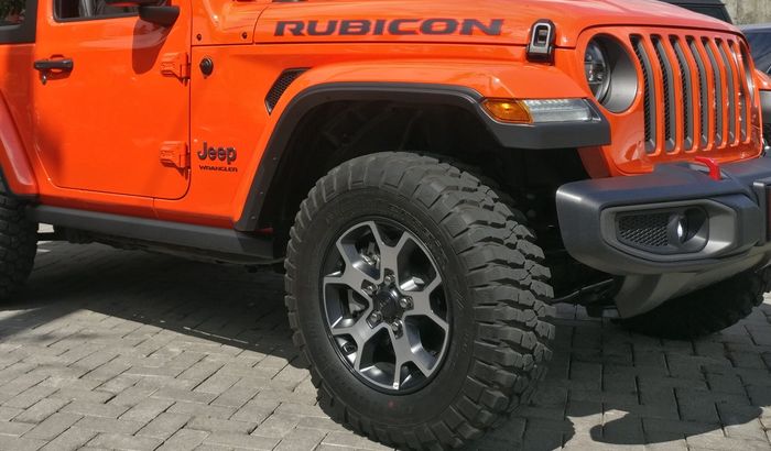 Kaki-kaki Jeep Rubicon Mobil Dinas Bupati Karanganyar,