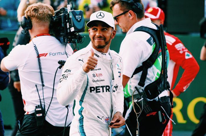 Tercepat kedua kualifikasi GP F1 Azerbaijan, Lewis Hamilton kembali start dari barisan depan, setelah terakhir di F1 Australia, Maret lalu