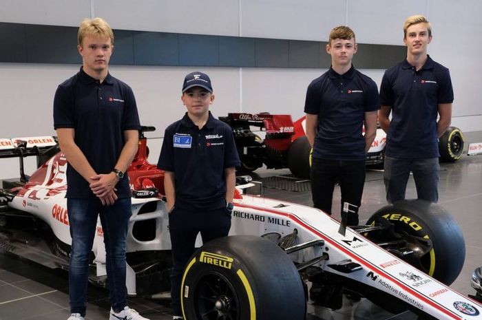 Ki-ka : Petr Ptacek, Emmerson Fittipaldi Jr, Dexter Patterson dan Theo Pourchaire menjadi angkatan pertama Sauber Academy