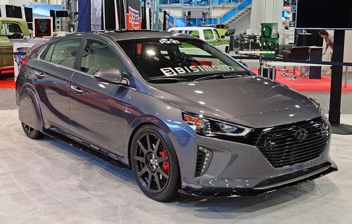 Modifikasi Hyundai IONIQ hybrid gaya racing hasil garapan Bisimoto Engineering