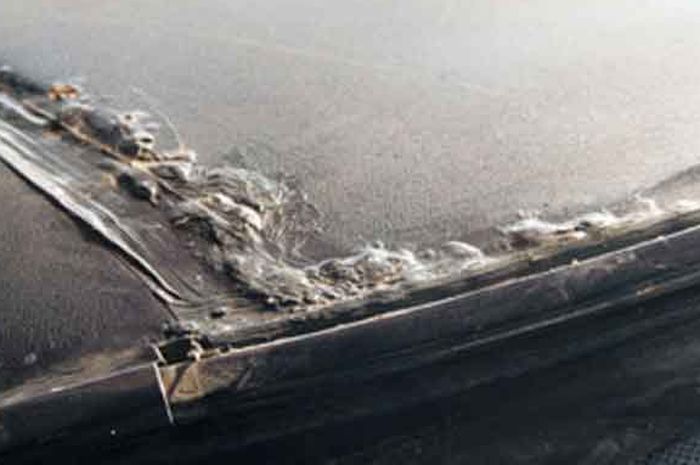 Mobil yang sudah usia lanjut kadang ditemukan cat menggelembung