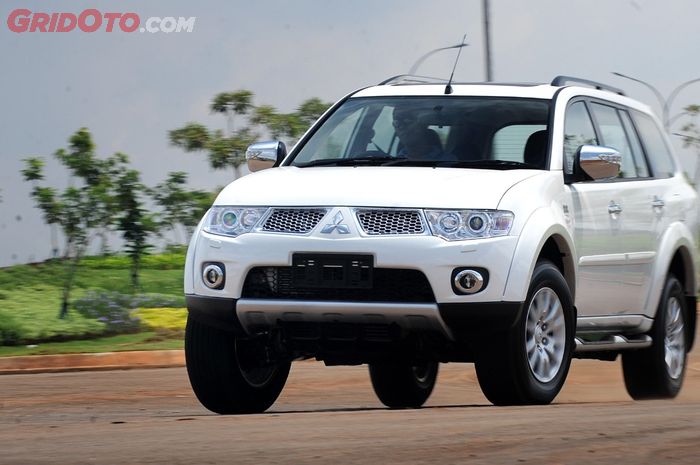 Mitsubishi Pajero Sport generasi pertama lansiran 2012