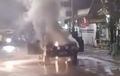 Video Land Rover Discovery Terbakar Hebat, Asap Putih Mengepul Tinggi, Api Sempat Muncul