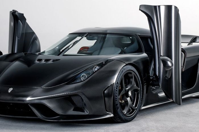 Koenigsegg regera yang dilapisi dengan serat karbon